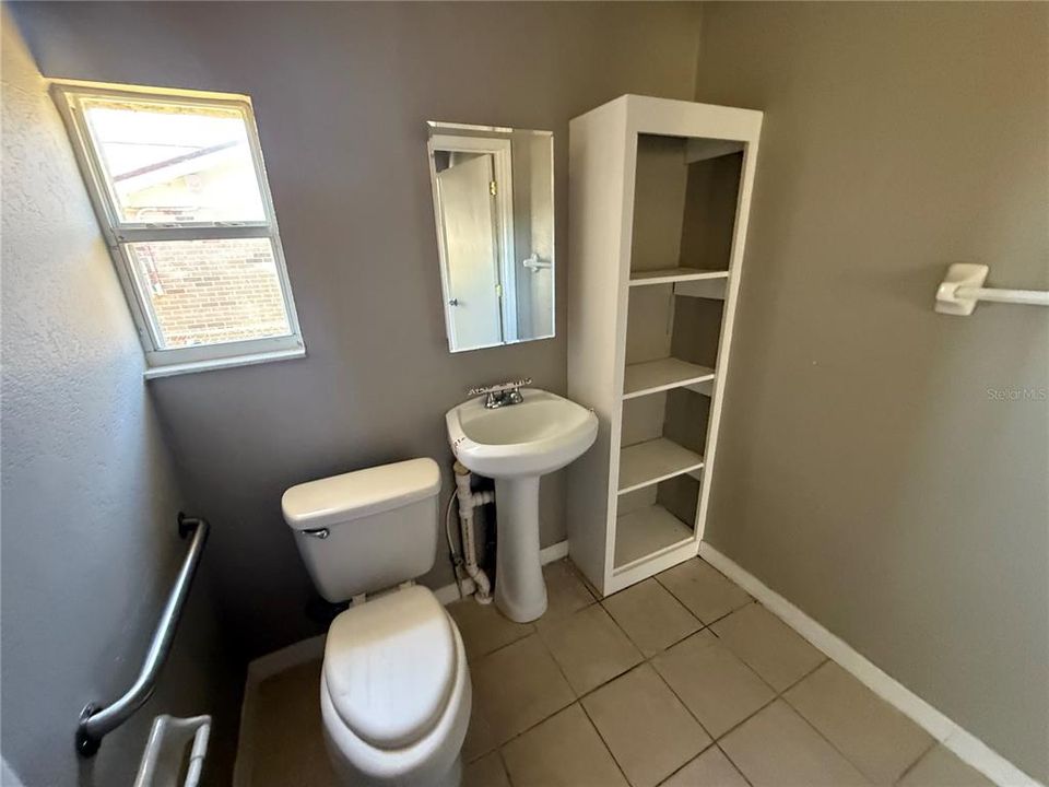 For Sale: $156,000 (2 beds, 1 baths, 1032 Square Feet)