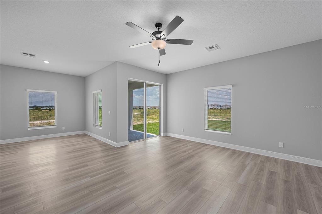 For Sale: $514,900 (5 beds, 2 baths, 2461 Square Feet)