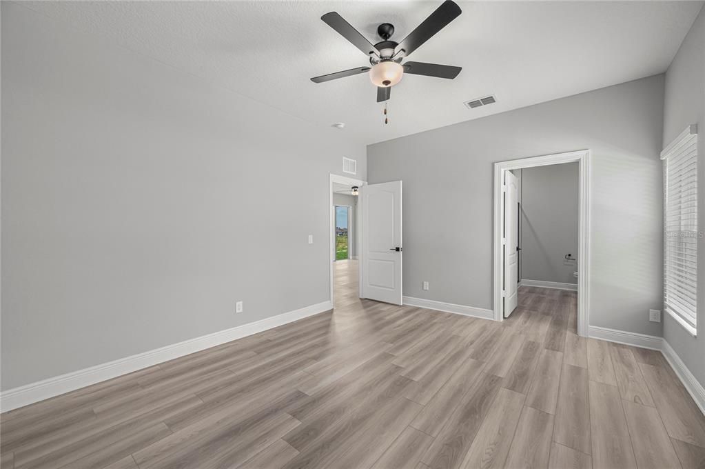 For Sale: $514,900 (5 beds, 2 baths, 2461 Square Feet)