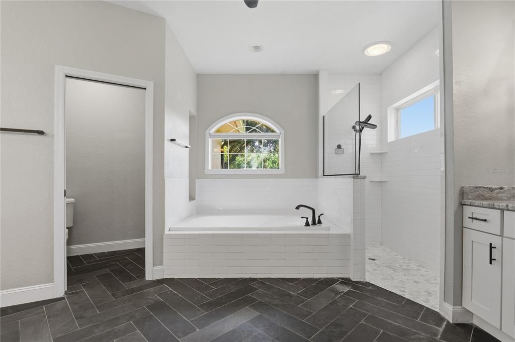 На продажу: $689,900 (5 спален, 3 ванн, 3503 Квадратных фут)