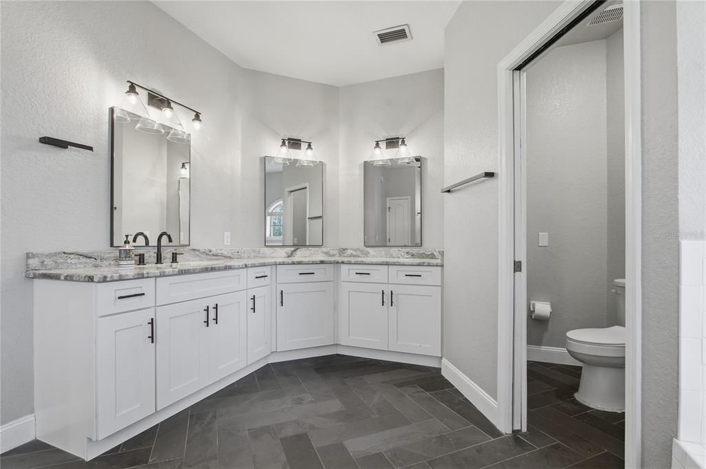 На продажу: $689,900 (5 спален, 3 ванн, 3503 Квадратных фут)