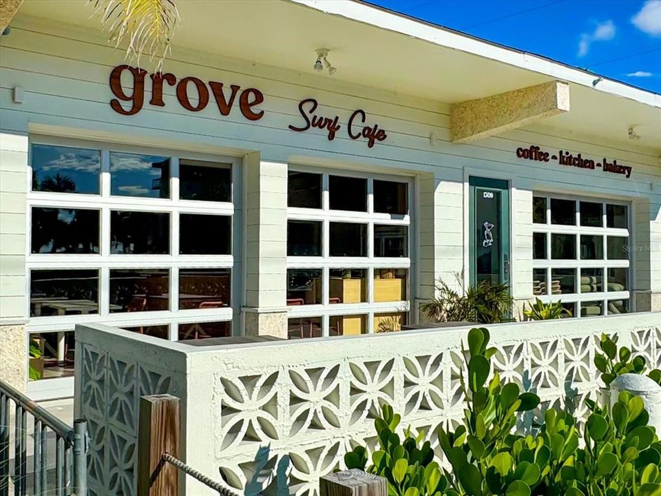 For Sale: $699,000 (2 beds, 2 baths, 1435 Square Feet)