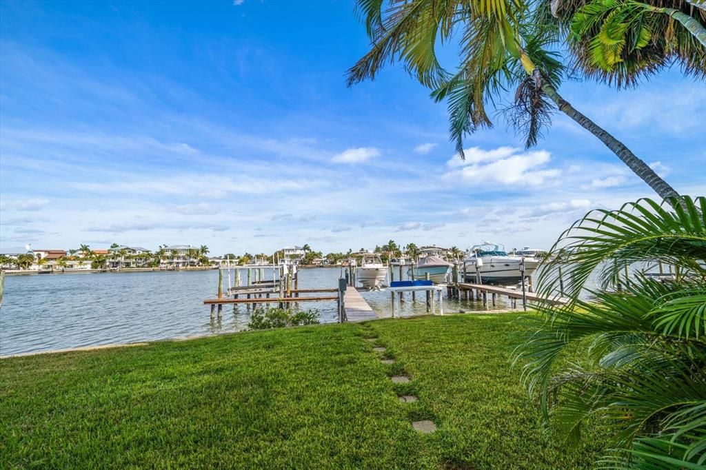 For Sale: $699,000 (2 beds, 2 baths, 1435 Square Feet)