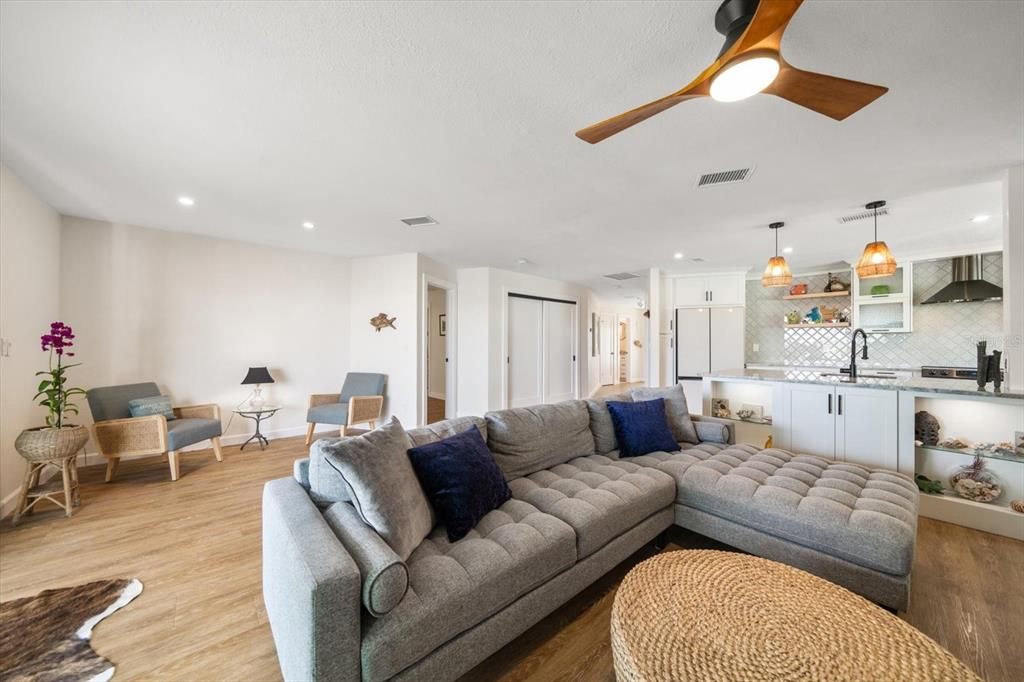 For Sale: $699,000 (2 beds, 2 baths, 1435 Square Feet)