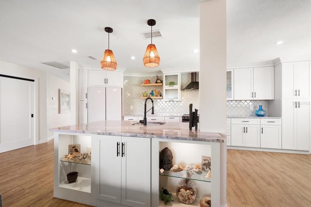 For Sale: $699,000 (2 beds, 2 baths, 1435 Square Feet)