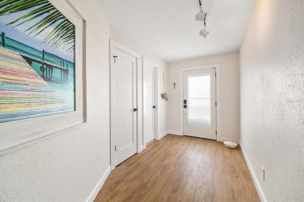 For Sale: $699,000 (2 beds, 2 baths, 1435 Square Feet)