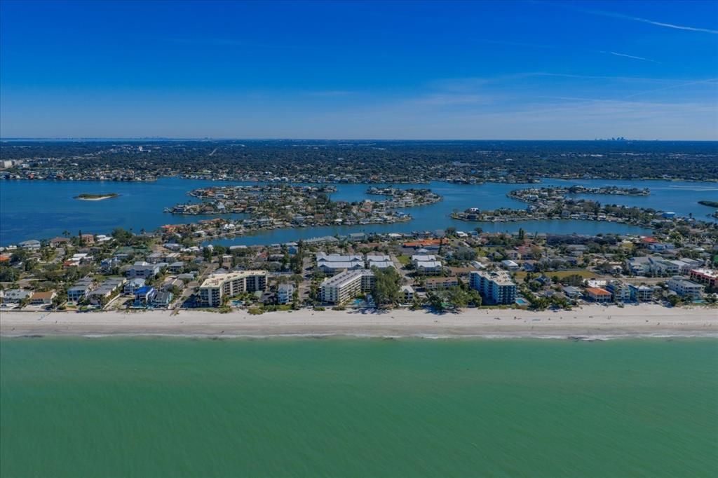 For Sale: $699,000 (2 beds, 2 baths, 1435 Square Feet)