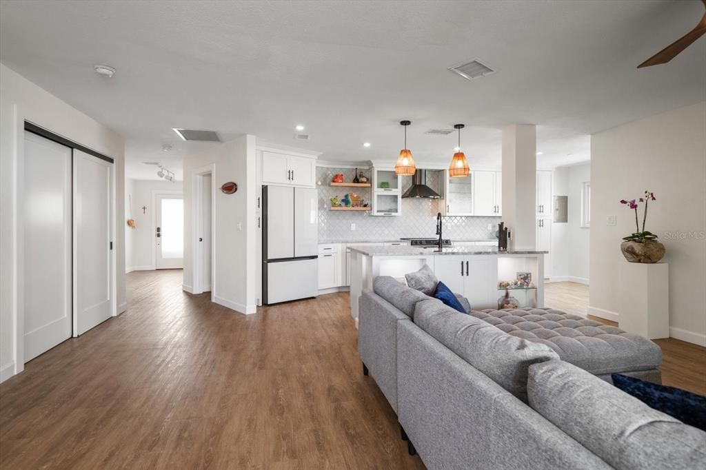 For Sale: $699,000 (2 beds, 2 baths, 1435 Square Feet)