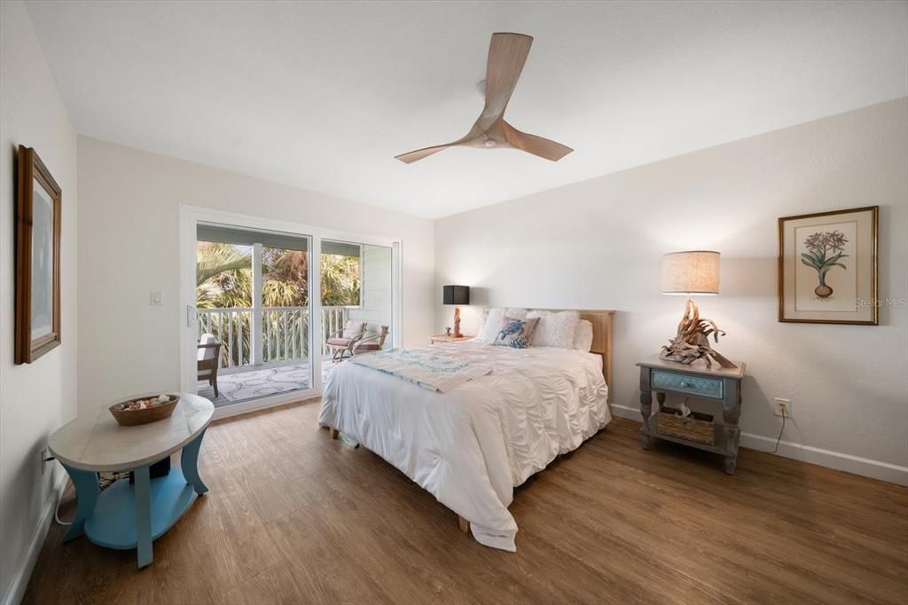 For Sale: $699,000 (2 beds, 2 baths, 1435 Square Feet)