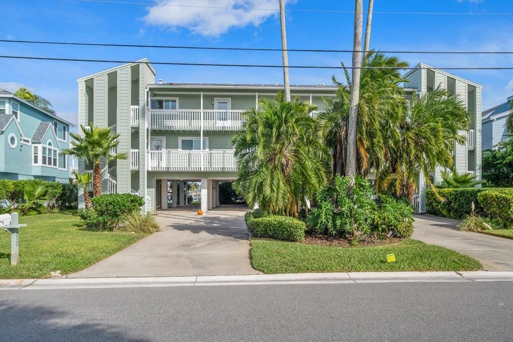 For Sale: $699,000 (2 beds, 2 baths, 1435 Square Feet)