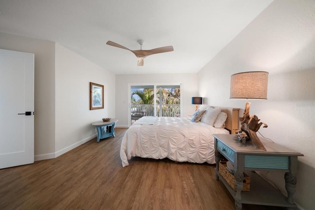 For Sale: $699,000 (2 beds, 2 baths, 1435 Square Feet)