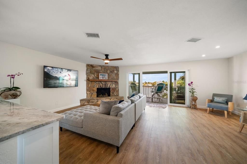 For Sale: $699,000 (2 beds, 2 baths, 1435 Square Feet)