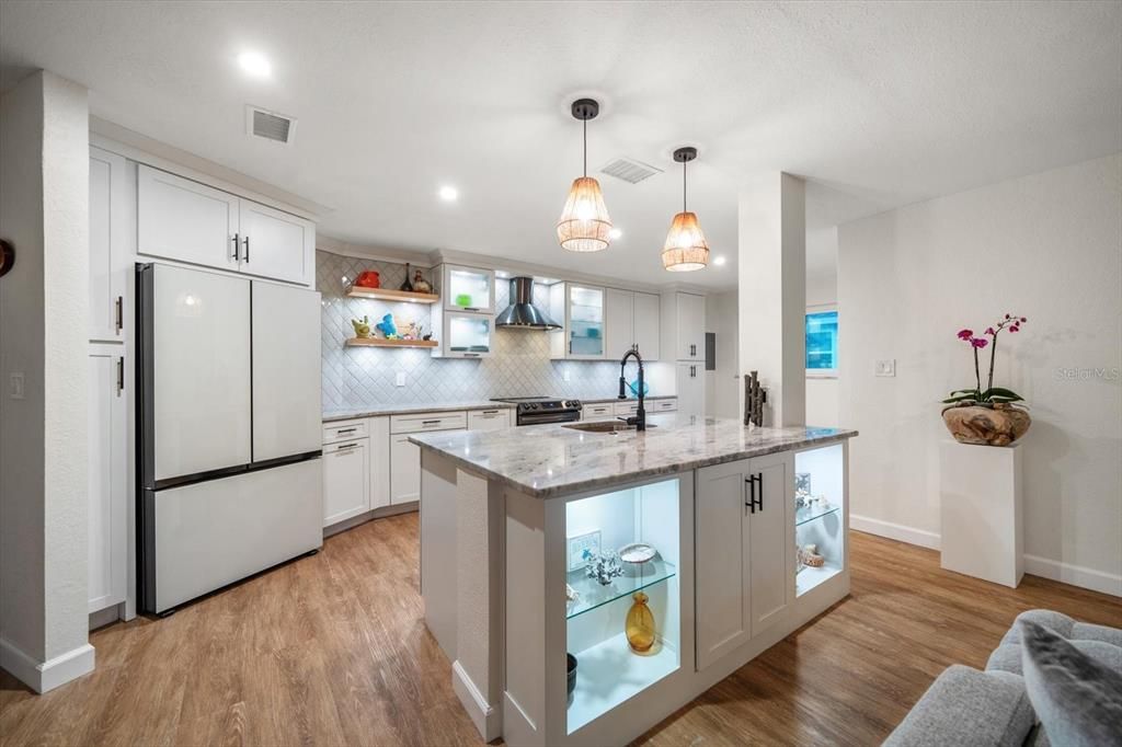 For Sale: $699,000 (2 beds, 2 baths, 1435 Square Feet)