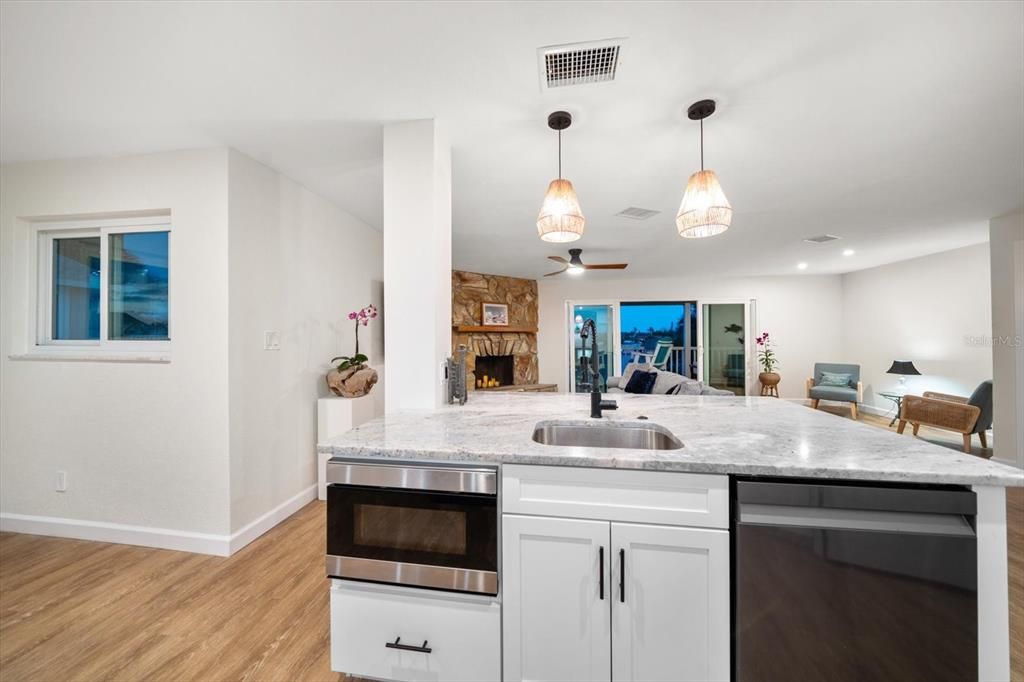 For Sale: $699,000 (2 beds, 2 baths, 1435 Square Feet)