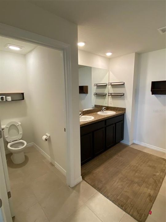 For Rent: $3,000 (5 beds, 3 baths, 2522 Square Feet)