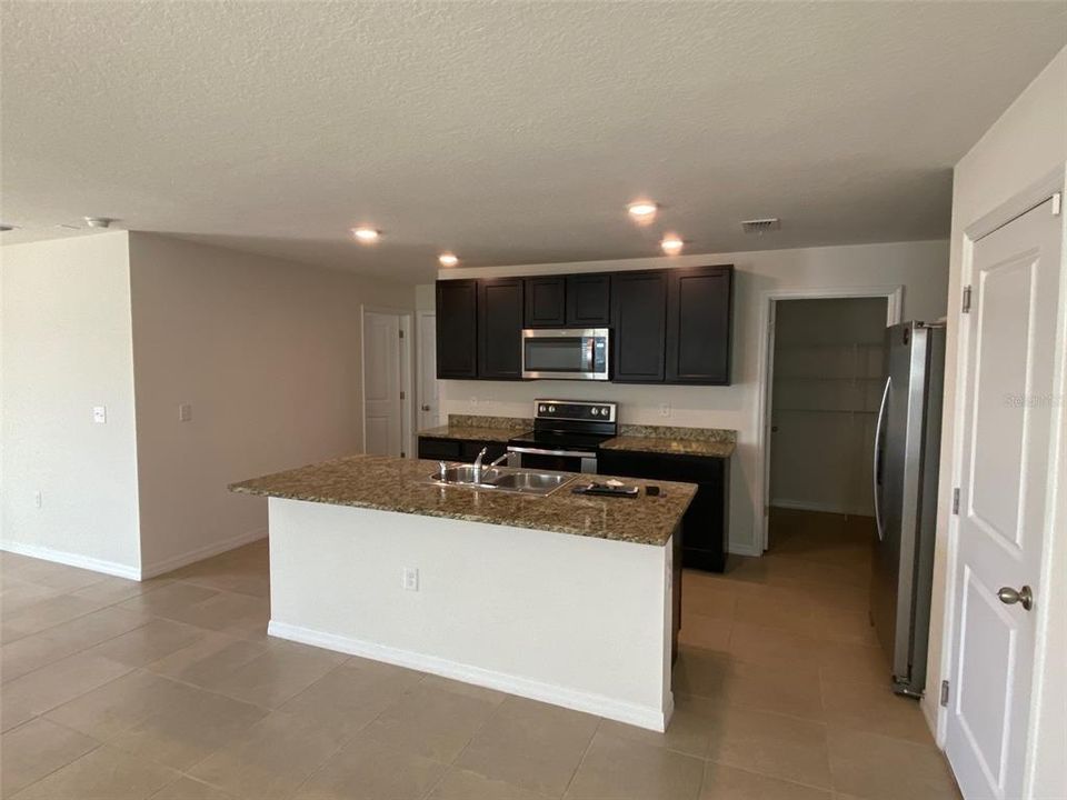 For Rent: $3,000 (5 beds, 3 baths, 2522 Square Feet)