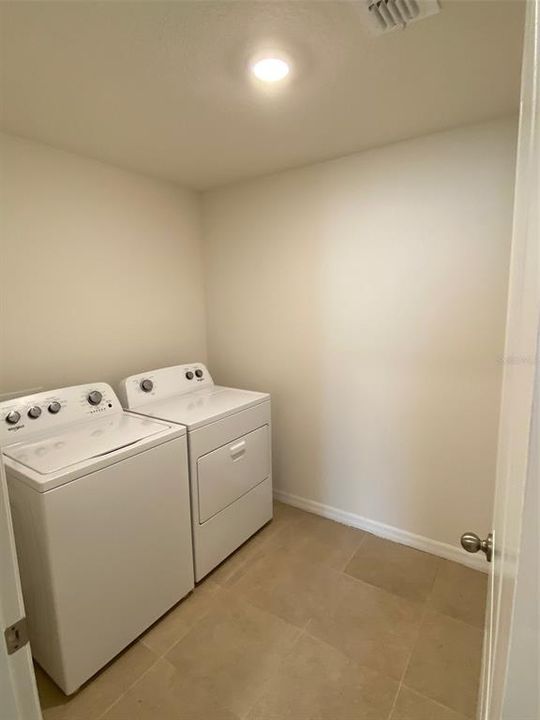 For Rent: $3,000 (5 beds, 3 baths, 2522 Square Feet)