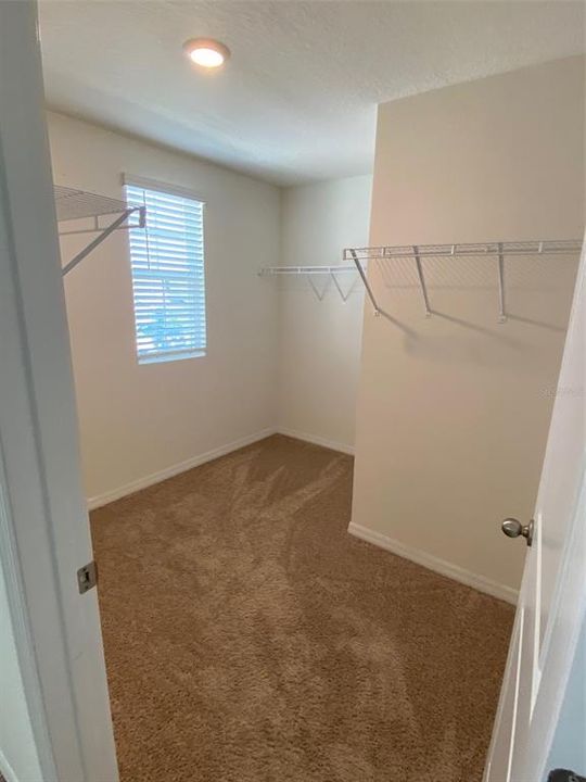 For Rent: $3,000 (5 beds, 3 baths, 2522 Square Feet)