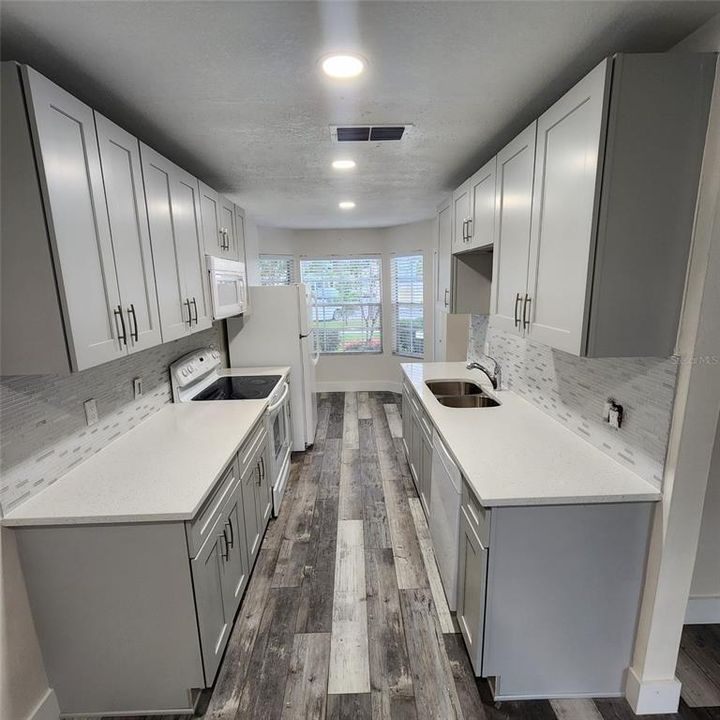 Active With Contract: $280,000 (2 beds, 2 baths, 1094 Square Feet)