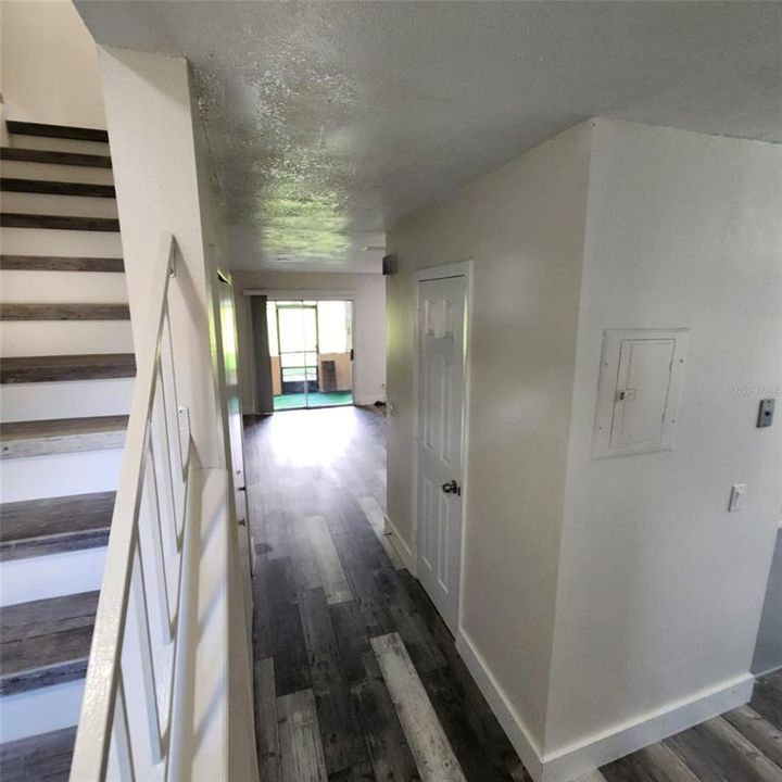 Active With Contract: $280,000 (2 beds, 2 baths, 1094 Square Feet)