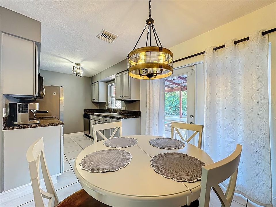 For Sale: $350,000 (3 beds, 2 baths, 1149 Square Feet)