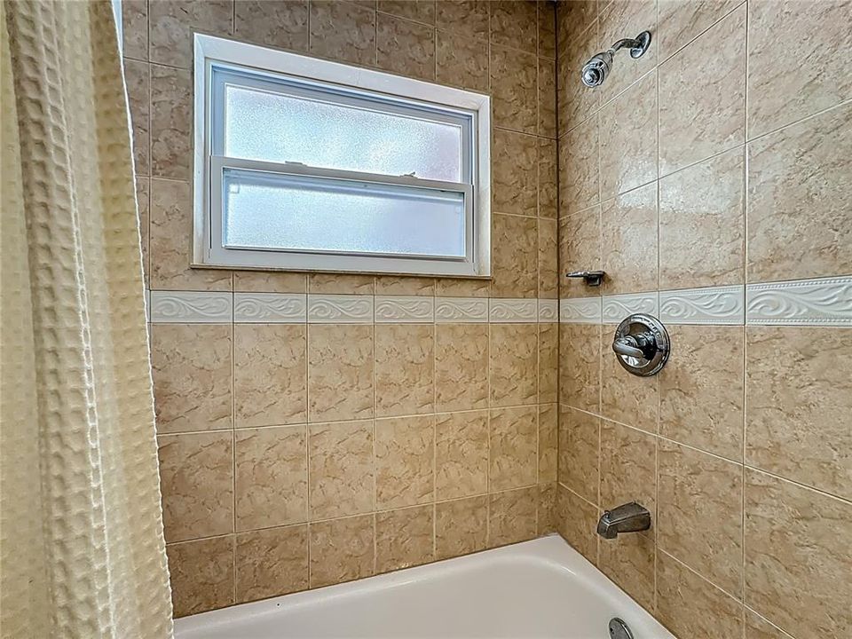 For Sale: $350,000 (3 beds, 2 baths, 1149 Square Feet)