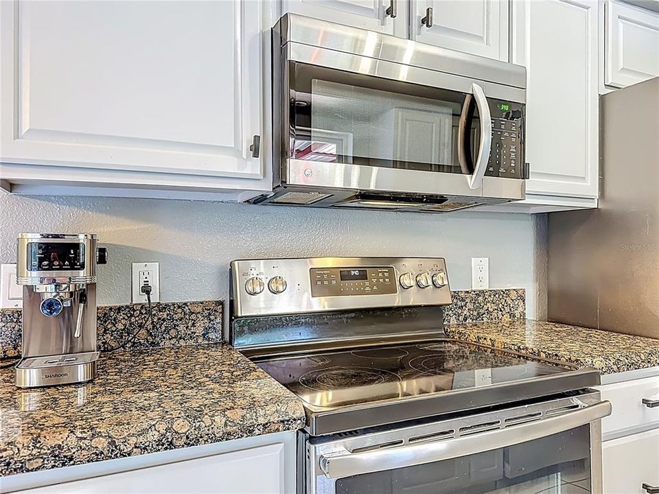 For Sale: $350,000 (3 beds, 2 baths, 1149 Square Feet)