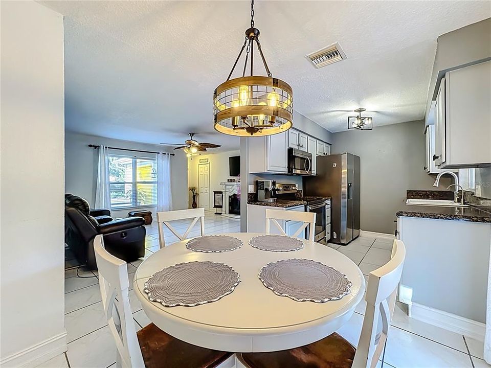 For Sale: $350,000 (3 beds, 2 baths, 1149 Square Feet)