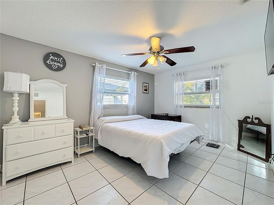 For Sale: $350,000 (3 beds, 2 baths, 1149 Square Feet)