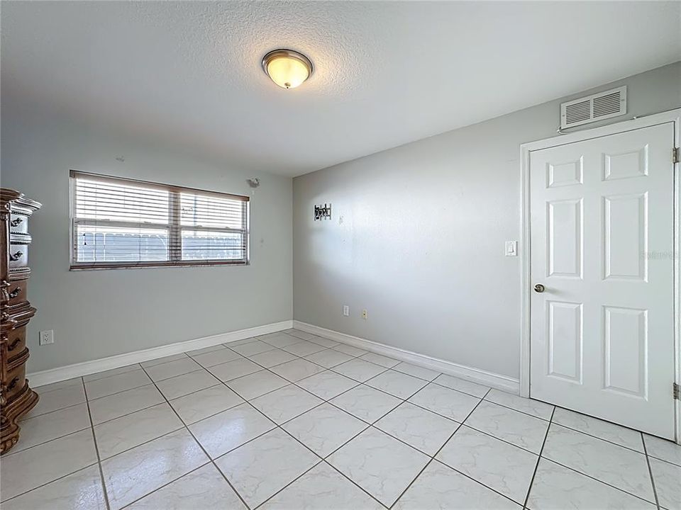 For Sale: $350,000 (3 beds, 2 baths, 1149 Square Feet)