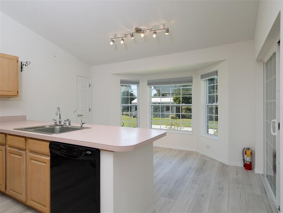 En Venta: $1,625,000 (3 camas, 2 baños, 2413 Pies cuadrados)