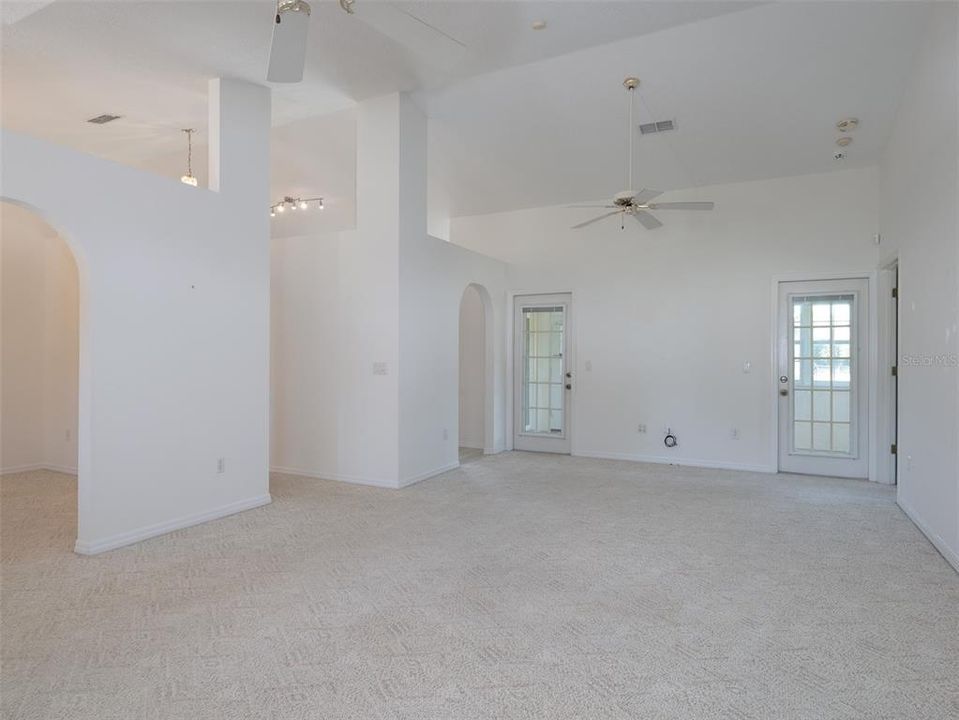 En Venta: $1,625,000 (3 camas, 2 baños, 2413 Pies cuadrados)