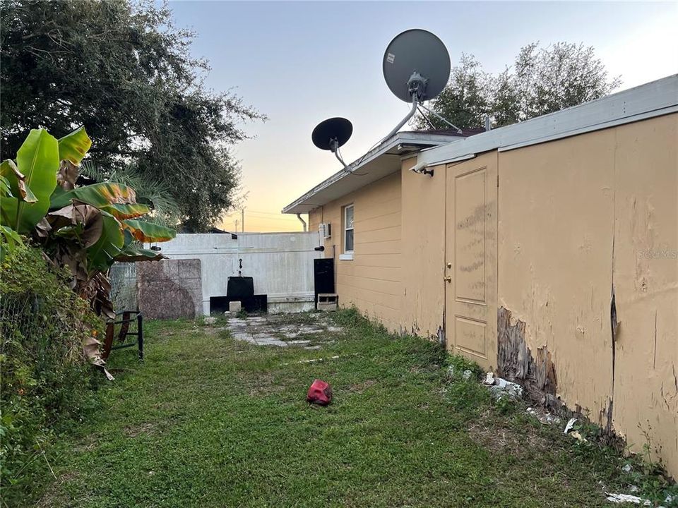 For Sale: $220,000 (3 beds, 1 baths, 973 Square Feet)