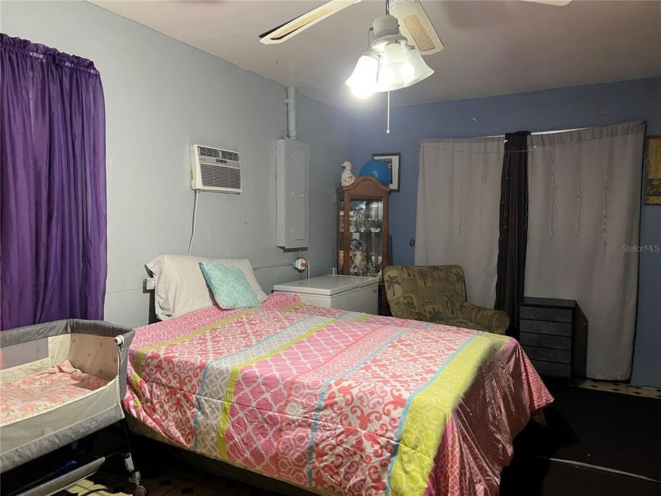 For Sale: $220,000 (3 beds, 1 baths, 973 Square Feet)