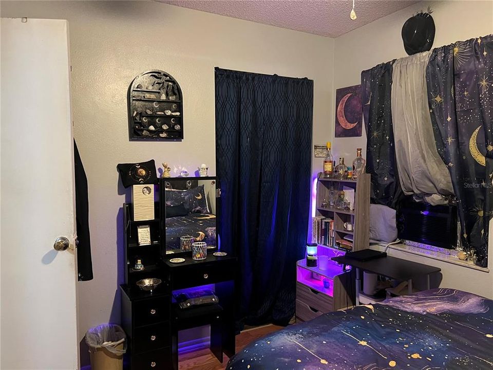 For Sale: $220,000 (3 beds, 1 baths, 973 Square Feet)