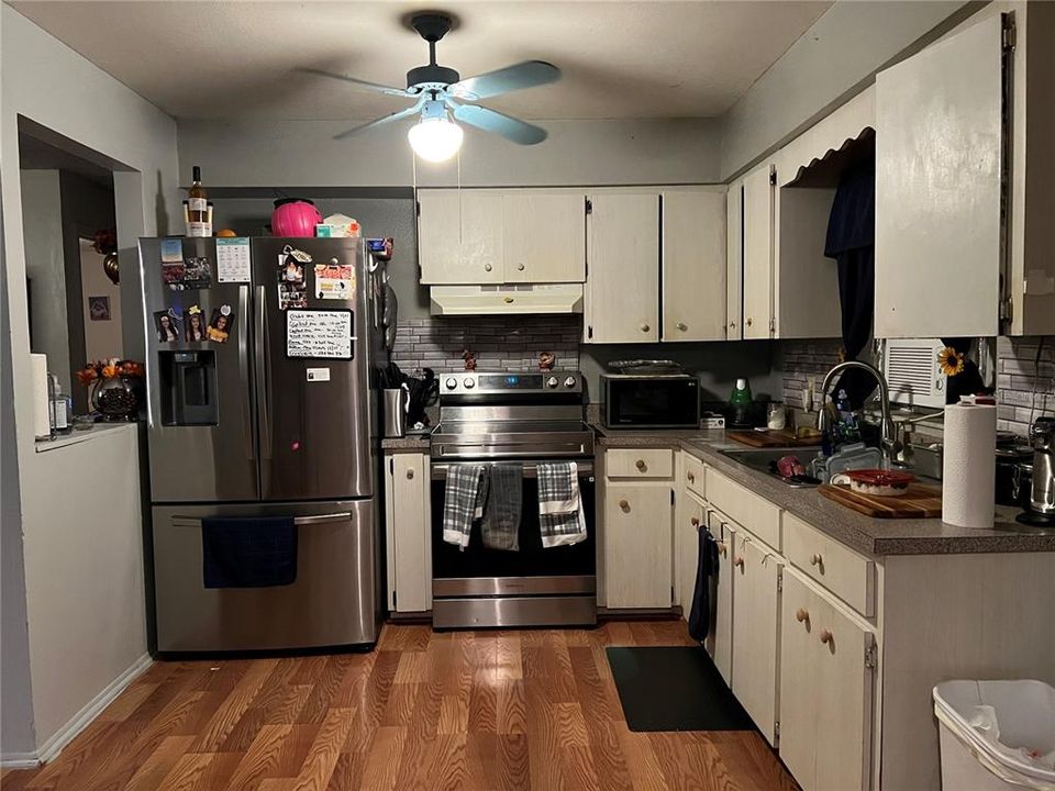 For Sale: $220,000 (3 beds, 1 baths, 973 Square Feet)