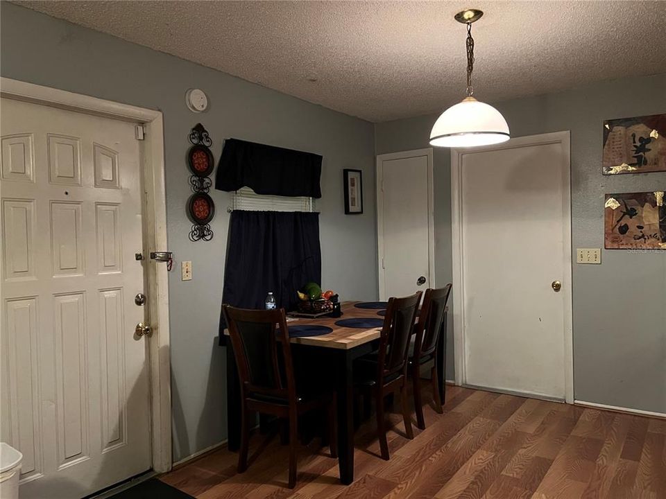 For Sale: $220,000 (3 beds, 1 baths, 973 Square Feet)