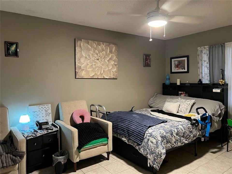 For Sale: $220,000 (3 beds, 1 baths, 973 Square Feet)