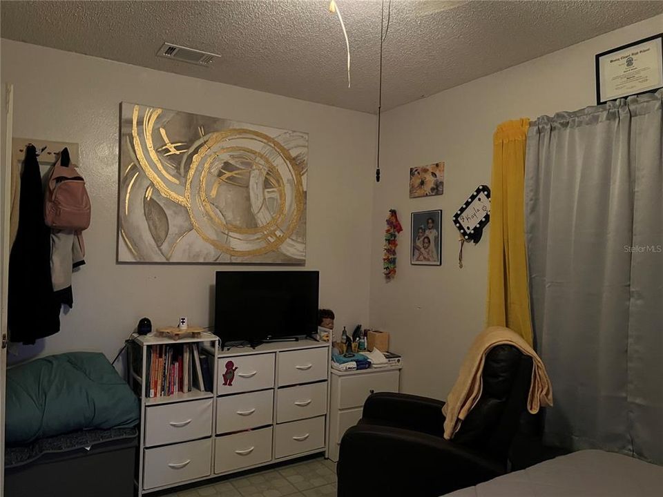 For Sale: $220,000 (3 beds, 1 baths, 973 Square Feet)