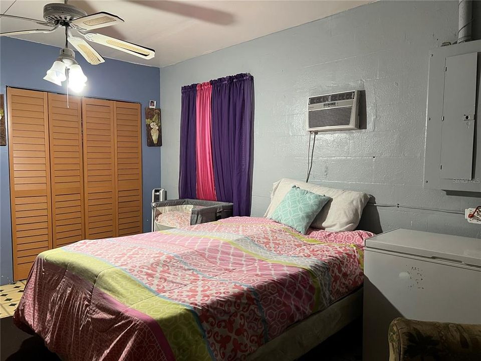 For Sale: $220,000 (3 beds, 1 baths, 973 Square Feet)