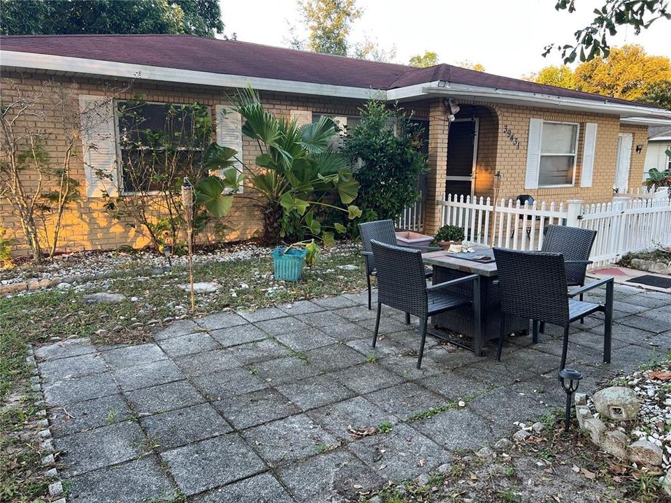 For Sale: $220,000 (3 beds, 1 baths, 973 Square Feet)