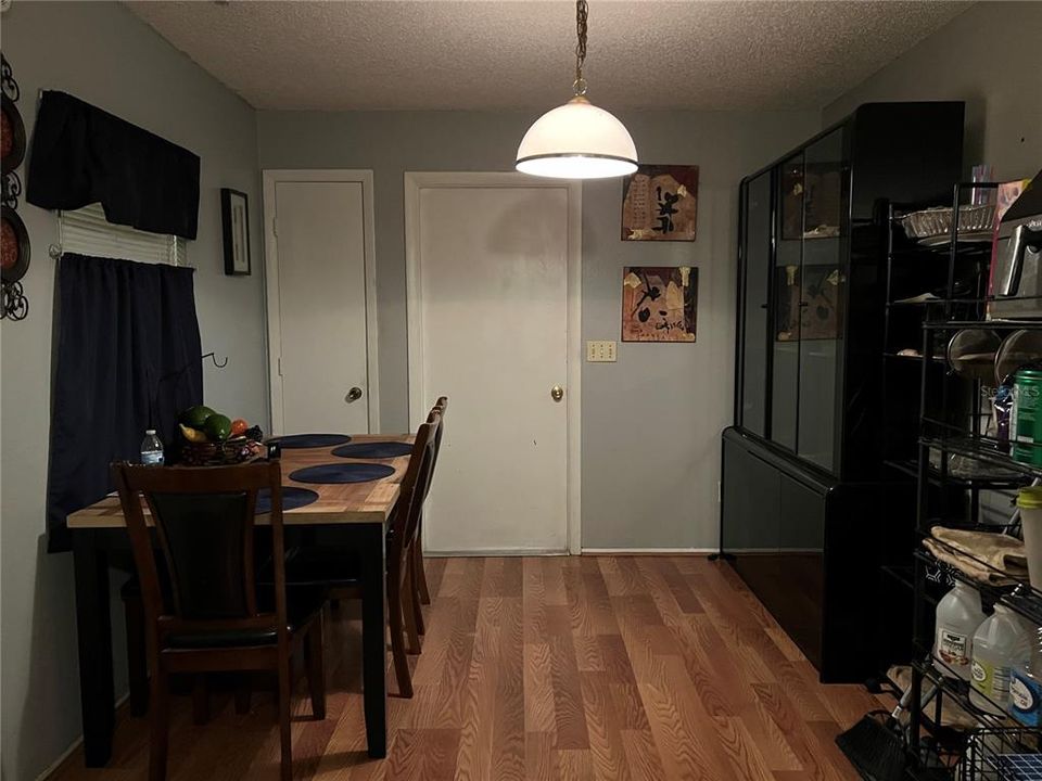 For Sale: $220,000 (3 beds, 1 baths, 973 Square Feet)
