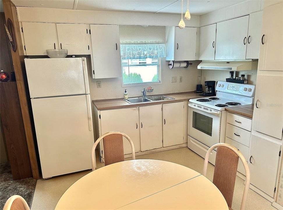 Active With Contract: $74,900 (2 beds, 2 baths, 784 Square Feet)