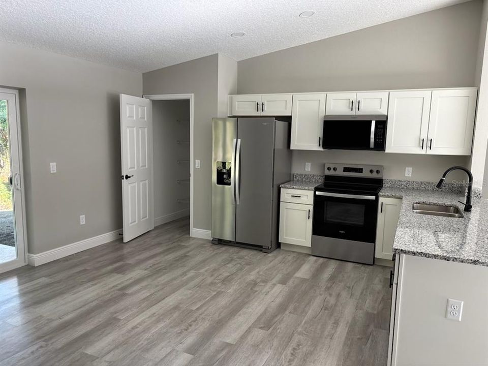 Active With Contract: $239,900 (3 beds, 2 baths, 1405 Square Feet)