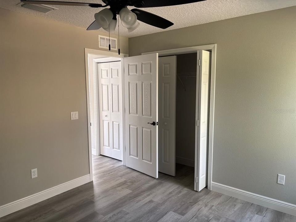 Active With Contract: $239,900 (3 beds, 2 baths, 1405 Square Feet)