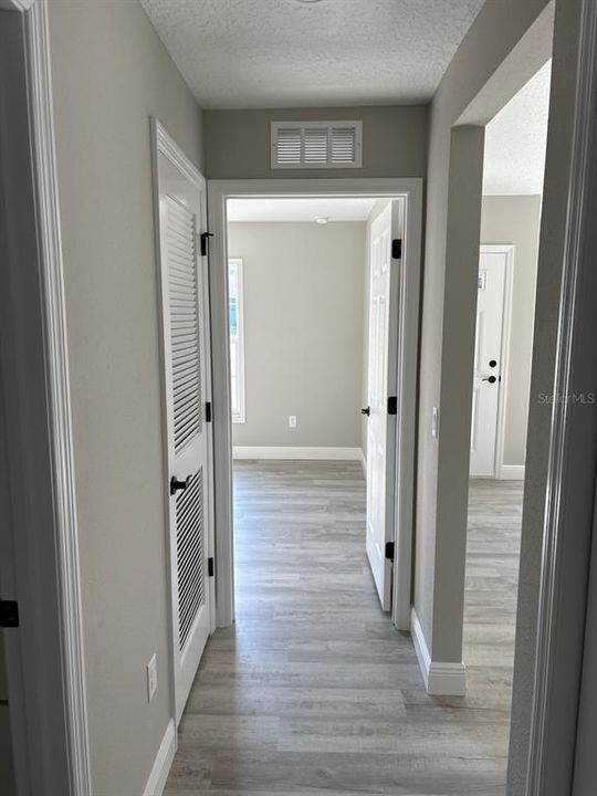 Active With Contract: $239,900 (3 beds, 2 baths, 1405 Square Feet)