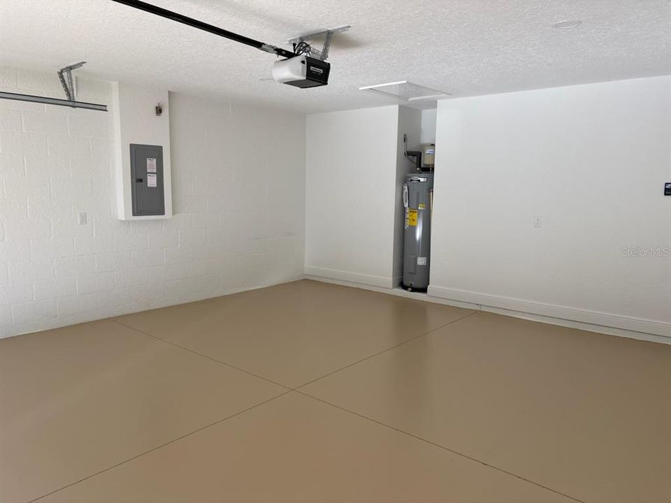 Active With Contract: $239,900 (3 beds, 2 baths, 1405 Square Feet)