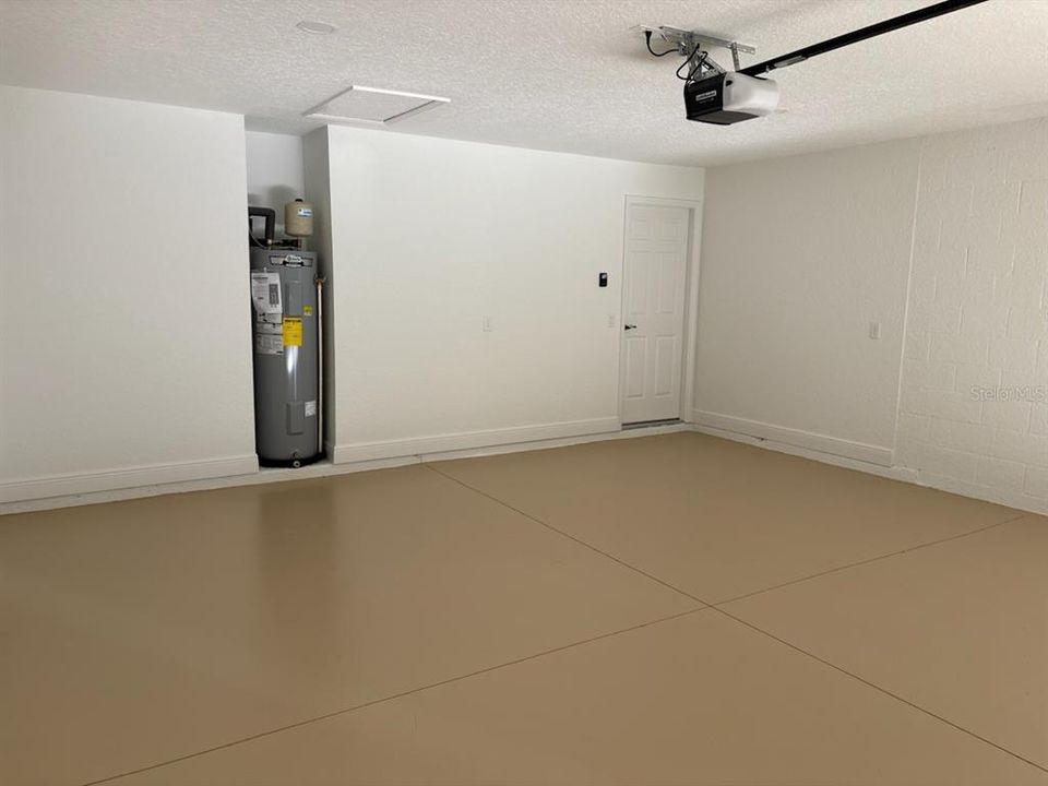 Active With Contract: $239,900 (3 beds, 2 baths, 1405 Square Feet)