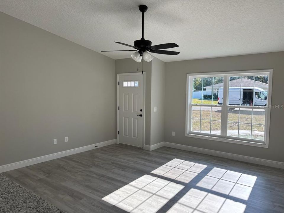 Active With Contract: $239,900 (3 beds, 2 baths, 1405 Square Feet)