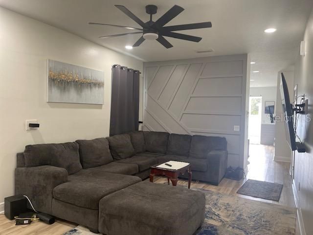 Activo con contrato: $2,600 (3 camas, 2 baños, 1587 Pies cuadrados)